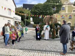 Erntedankfeier mit Kindergartenkindern